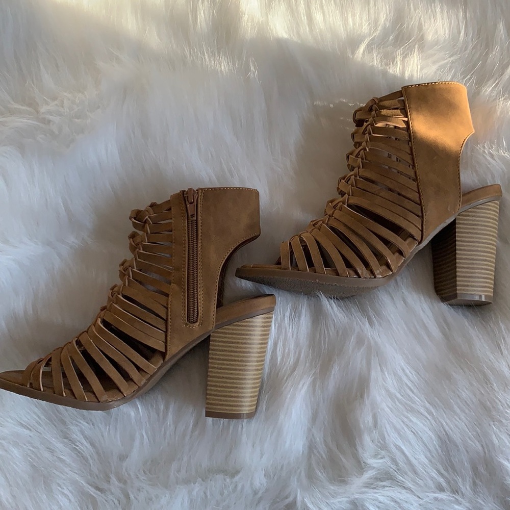 Open toe,heel booties